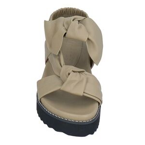 NWT VICENZA LEATHER SAGE GREEN WOMAN SANDALS NEW WITH BOX SIZE US 8.5